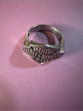Harley-Davidson Silver Shield Logo Ring
Size 7